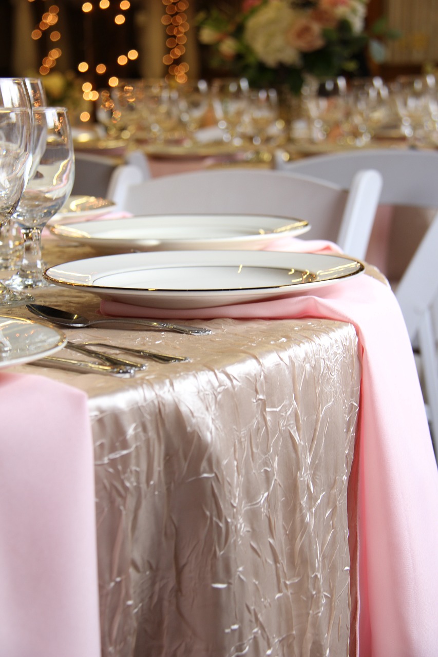 table setting, napkins, plate-4758759.jpg
